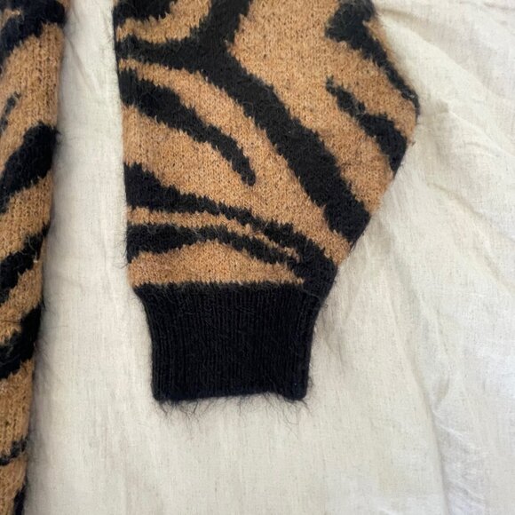 H&M Womens Cardigan Sweater Orange Black Knit Tiger Animal Print Fuzzy Warm - Picture 3 of 4